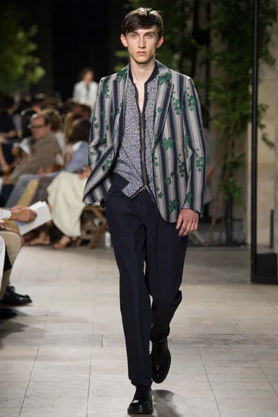 Look 26